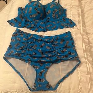 Torrid plus size Blue pineapple bathing suit Top size 0/bottom size 1